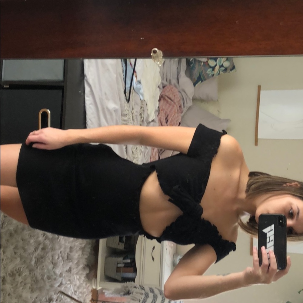 Black bodycon dress